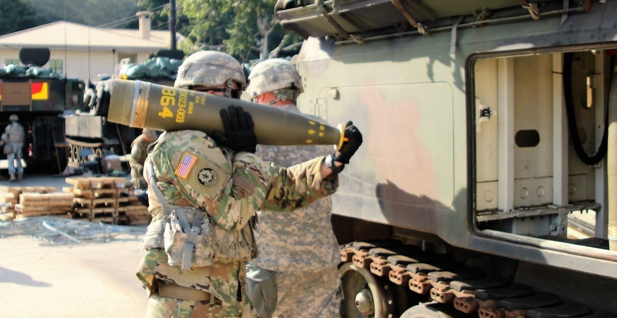 Ukrainas försvarsmakt visar för första gången amerikanska M864-klusterartillerigranater