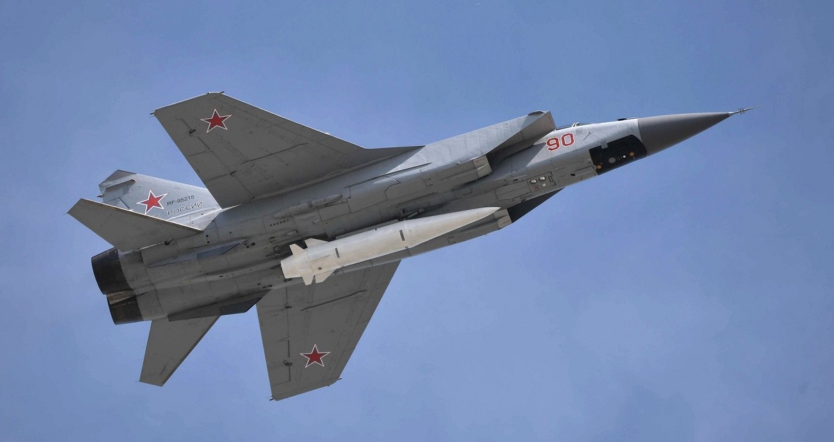 Ukraina är redo att betala pengar till ryska piloter som levererar ett MiG-31K stridsflygplan med en Kh-47M2 pseudo-hypersonlig missil
