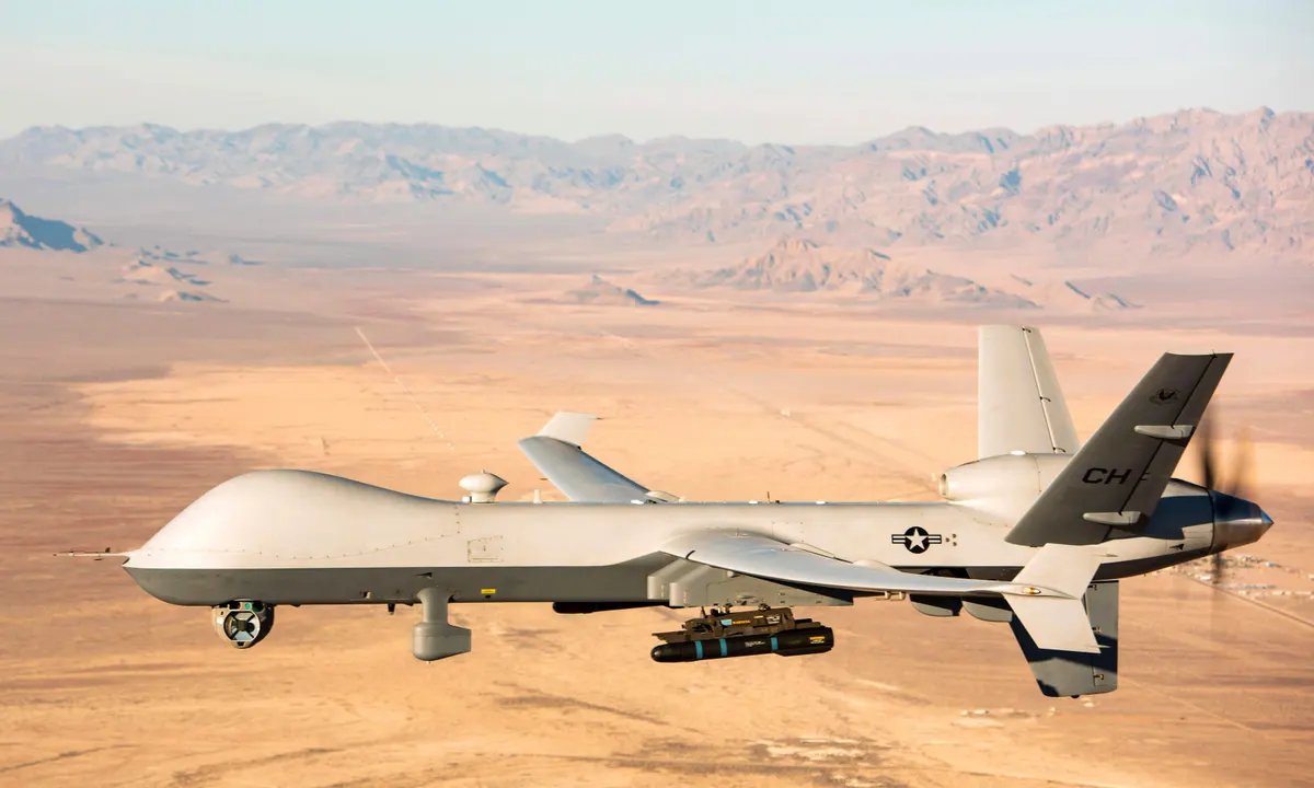 Ett ryskt stridsflygplan attackerade en amerikansk MQ-9 Reaper-drönare och skadade den med facklor