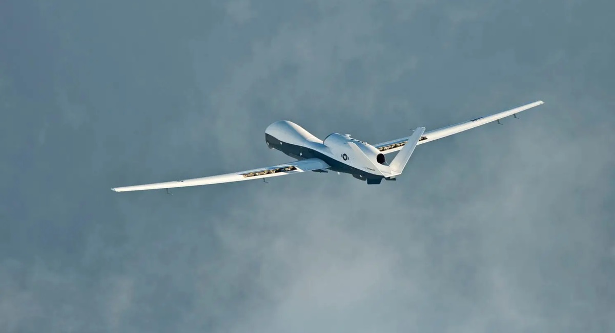 Australiens första strategiska drönare MQ-4C Triton gjorde sin första flygning vid Northrop Grummans anläggning