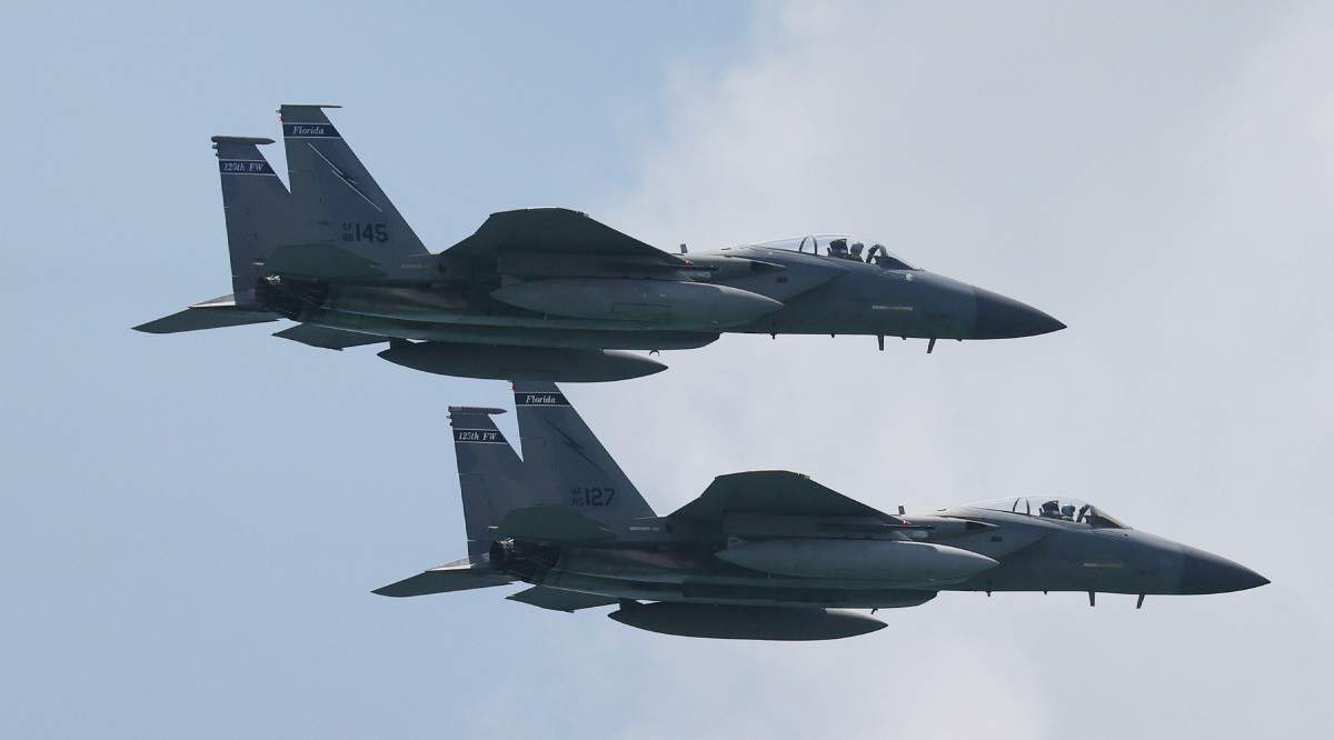 USA bekräftar officiellt att två stridsflygplan av typen F-15E Strike Eagle har anfallit en iransk vapendepå i östra Syrien