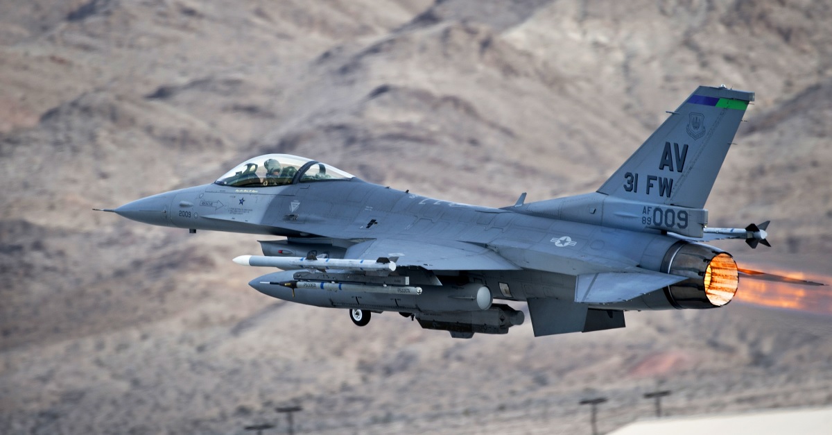 Amerikanskt stridsflygplan av typen F-16 Fighting Falcon förstör turkisk drönare för första gången i historien