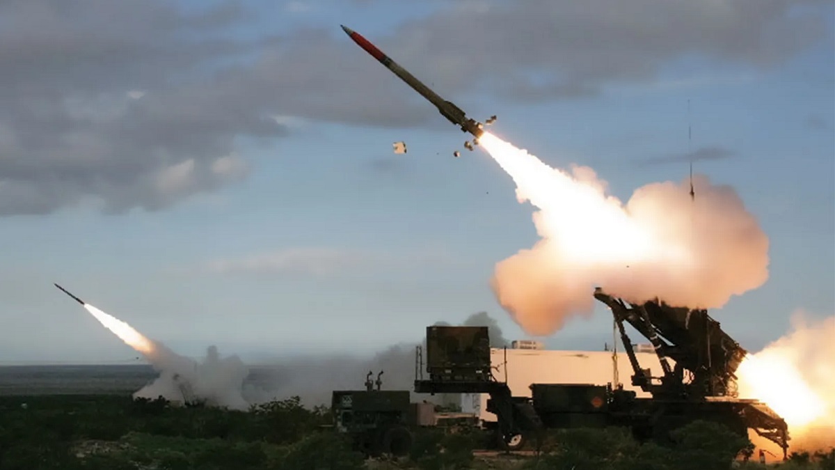 Tyskland överlämnade för första gången officiellt missilavskiljare för luftförsvarssystemet Patriot till Ukraina