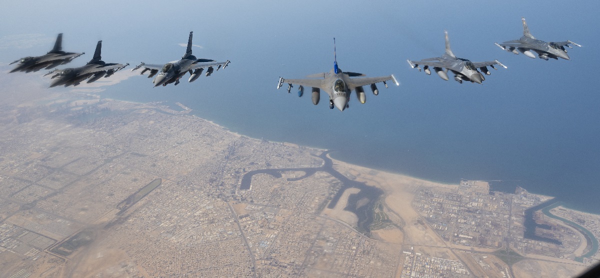 USA har skickat stridsflygplan av typen F-16 Fighting Falcon till Persiska viken för att hindra Iran från att beslagta oljetankfartyg