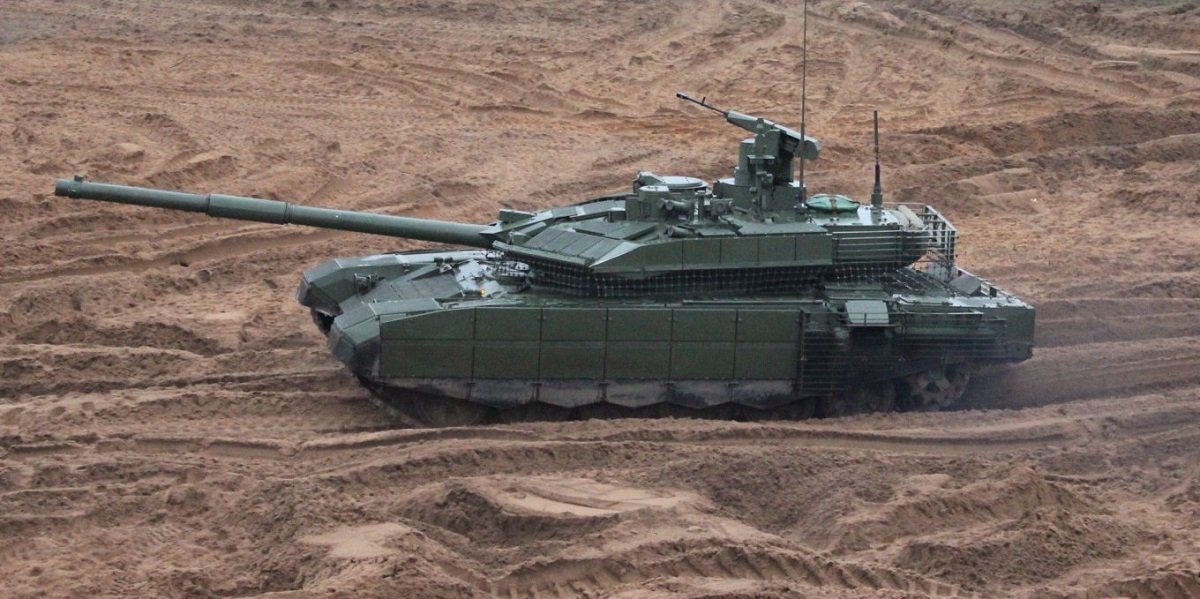 Ukrainsk drönare kastade granater mot rysk moderniserad T-90M stridsvagn värd 2,5 miljoner dollar eller mer