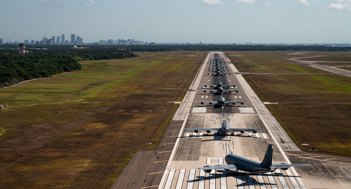 US Air Force evakuerade KC-135 Stratotanker-flygplan på grund av kategori 3-orkanen Idalia som drabbade Florida