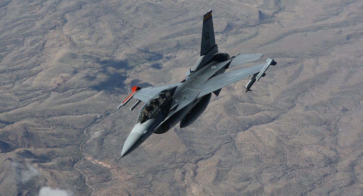 Ukrainska piloter påbörjade flygutbildning på F-16 Fighting Falcon i Arizona