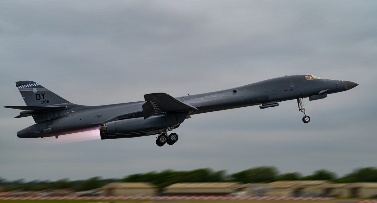 USA:s flygvapen har skickat strategiska överljudsbombplan till Asien för militärövningar med Japan och Republiken Korea