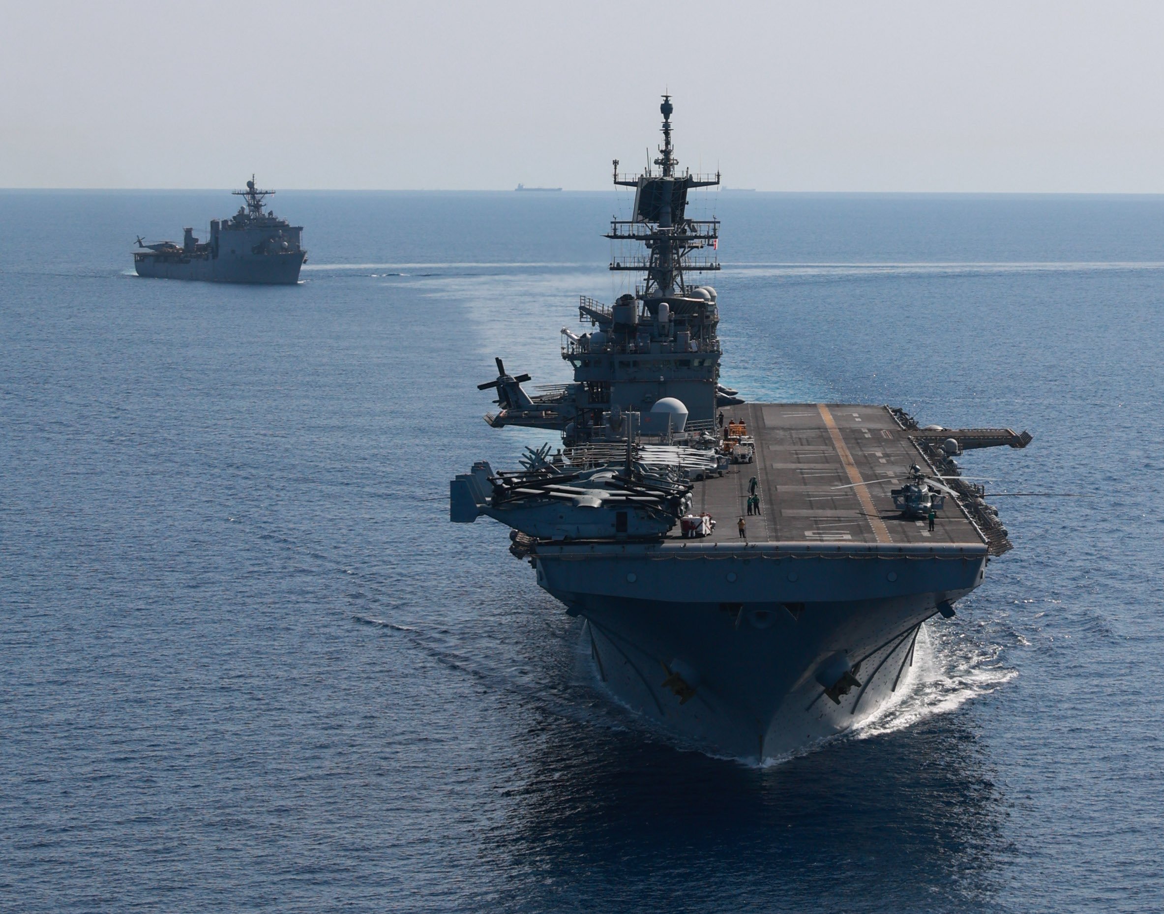 USA kommer att lämna amfibiefartygen USS Carter Hall och USS Bataan i Röda havet tillsammans med tre Arleigh Burke-klassade jagare med styrda missiler