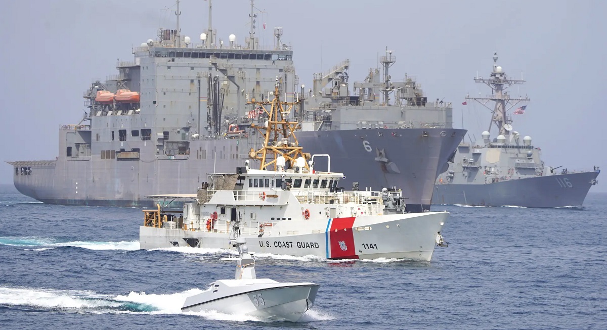 Den obemannade båten Arabian Fox från L3Harris hjälpte till att eskortera en grupp amerikanska fartyg under ledning av jagaren USS Thomas Hudner genom Hormuzsundet