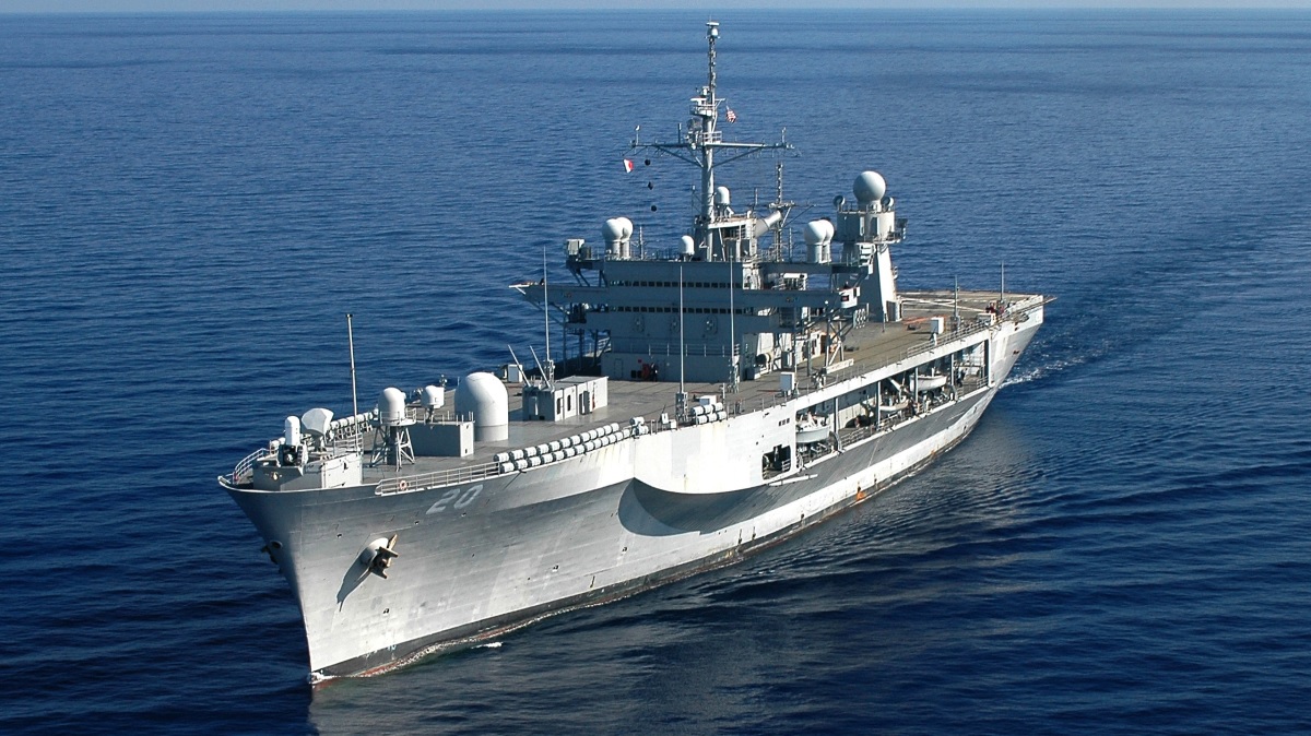 USA har skickat Blue Rig-klassade landningsfartyget USS Mount Whitney till Israel