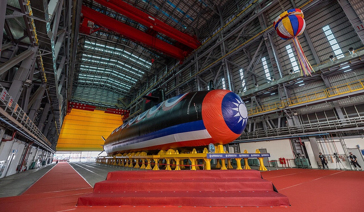 Taiwan har sjösatt sin första ubåt, Hai Kun, värd 1,54 miljarder USD, som kommer att utrustas med amerikanska Mk 48-torpeder och Harpoon sjömålsrobotar
