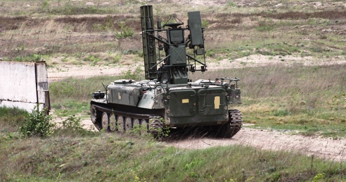 De ukrainska försvarsstyrkorna demonstrerade stridsoperationen av Strela-10 luftvärnsrobotsystemet mot en rysk Orlan spaningsdrönare