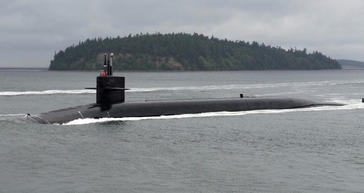 USA har skickat en atomdriven ubåt av Ohio-klass med 154 Tomahawk kryssningsrobotar eller Trident II interkontinentala ballistiska robotar till Mellanöstern