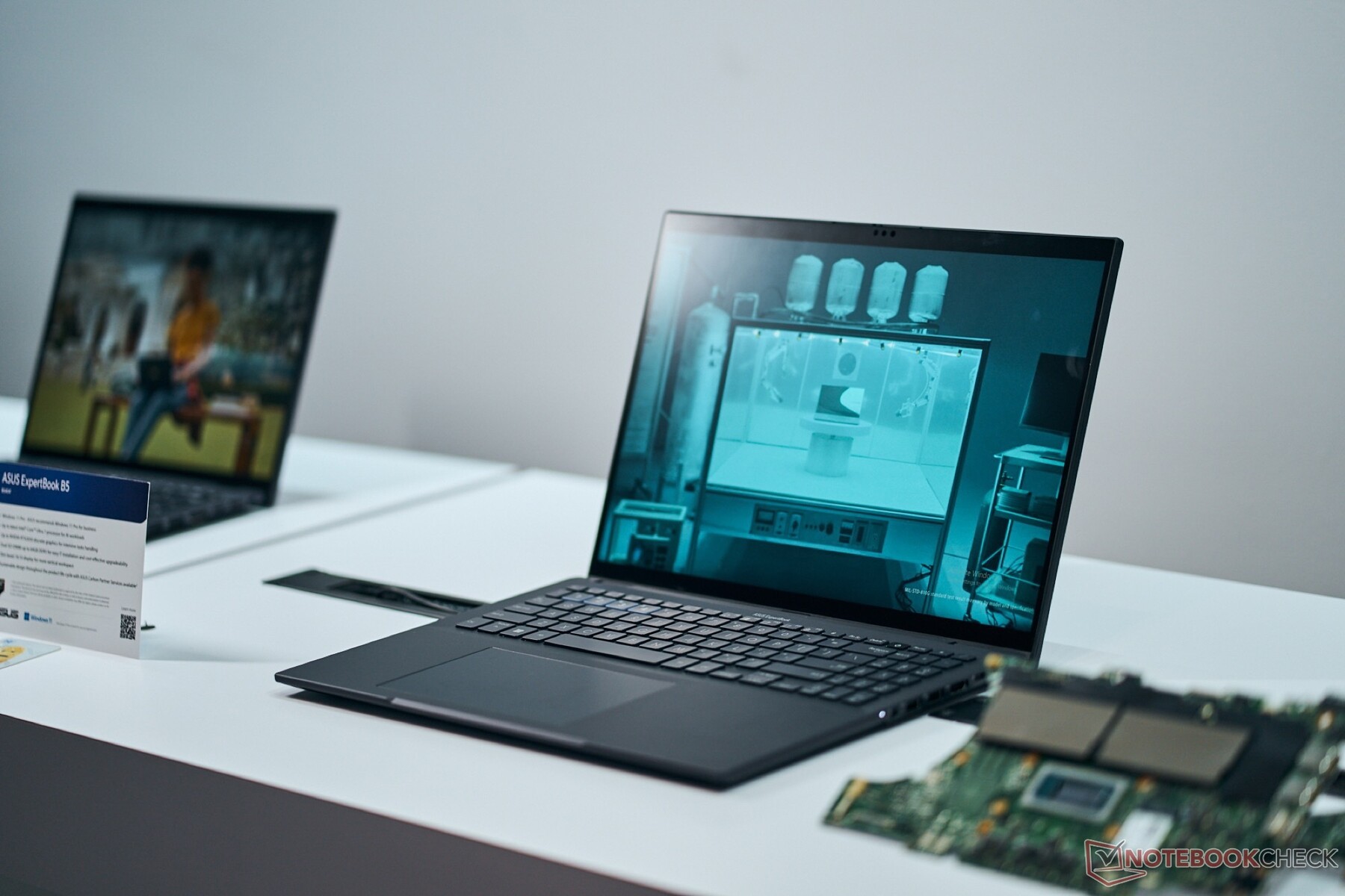 ASUS har presenterat ExpertBook B3 i två storlekar med nya Intel Meteor Lake-chips