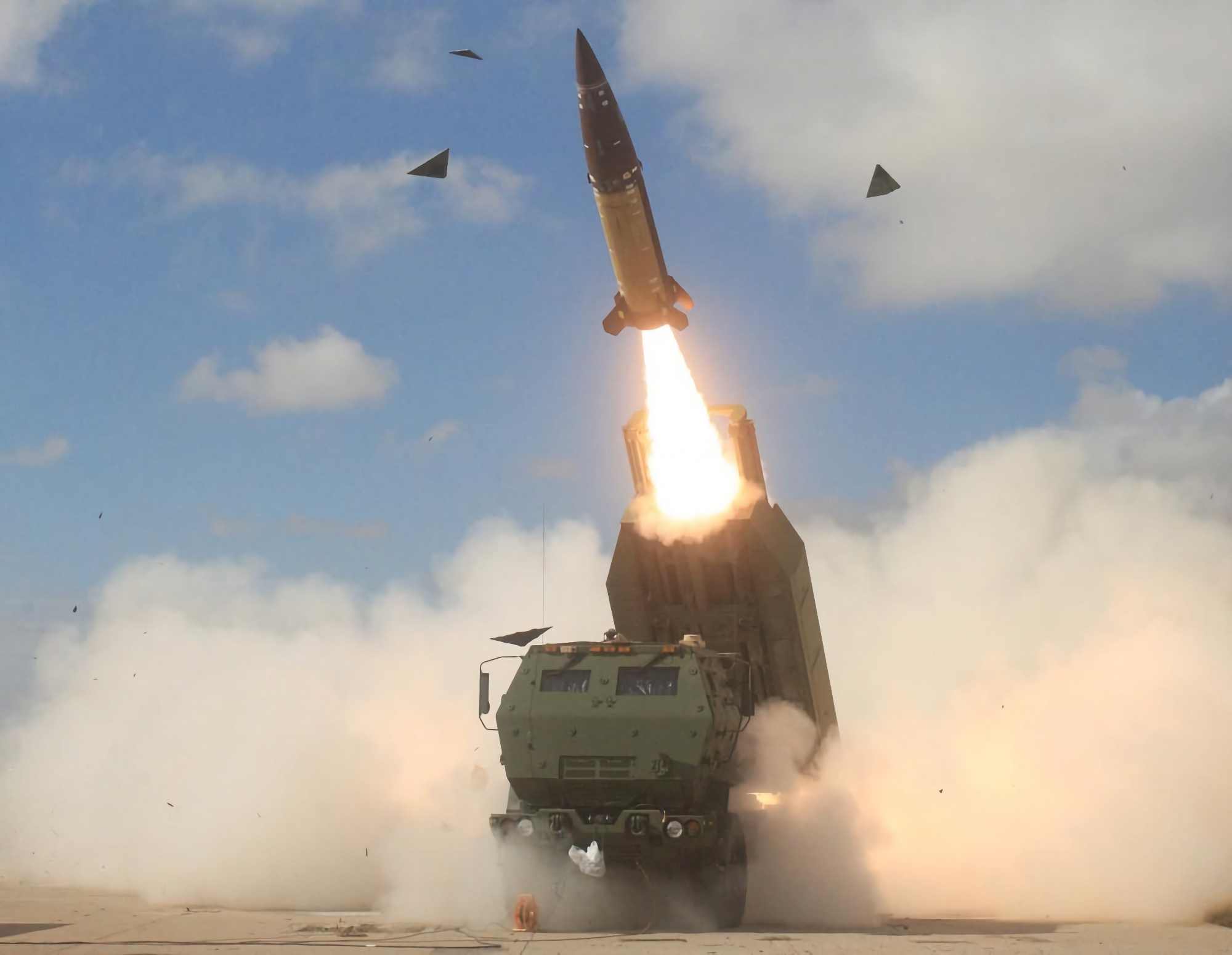 USA överförde i hemlighet ballistiska ATACMS-missiler med en räckvidd på 165 km till Ukraina, och AFU använde dem för att attackera ryska flygfält