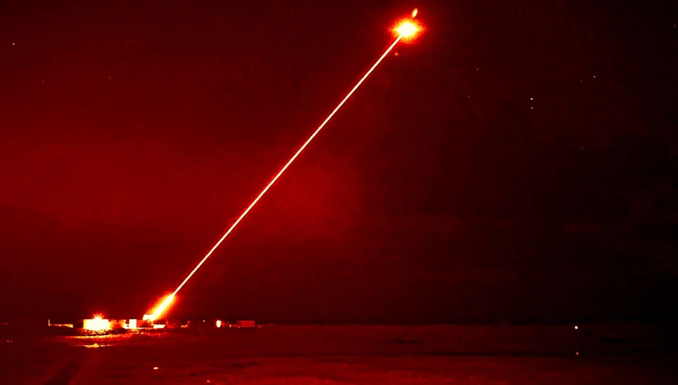 Träffar ett mynt på 1 km avstånd och ett skott kostar bara 13 USD: Storbritannien testar DragonFire-laservapen för första gången