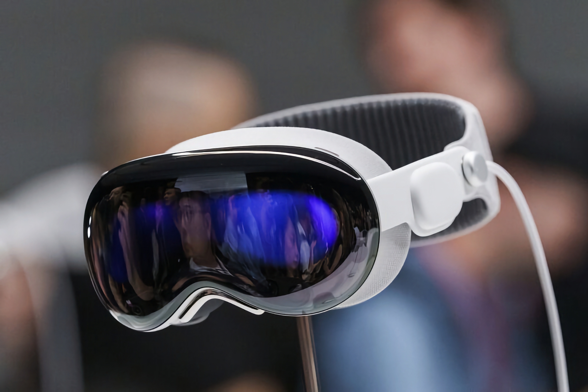Bloomberg: Apple kan introducera en förenklad version av Vision Pro AR/VR-hjälmen 2025