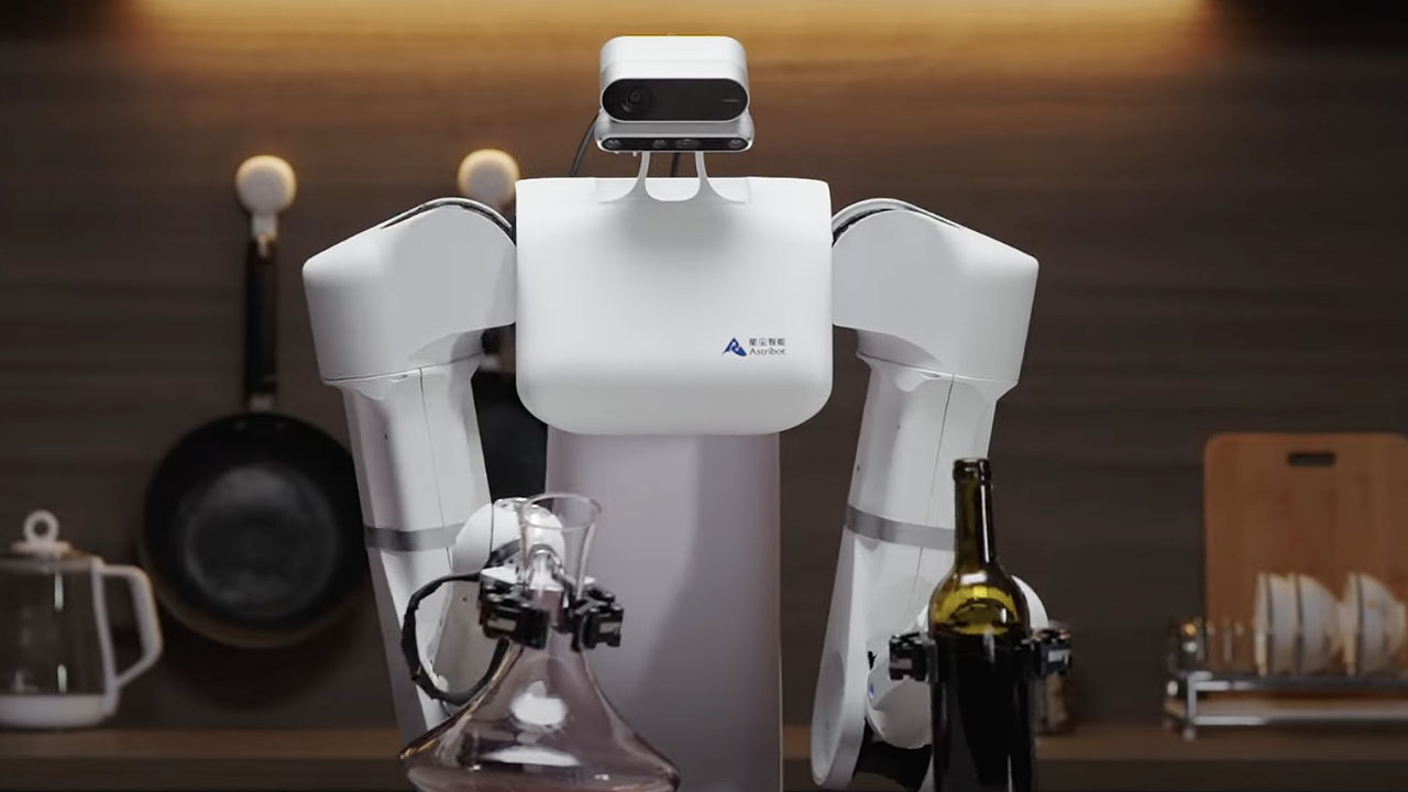 Kan dammsuga, laga mat och hälla upp vin: Kinas Astribot avslöjar AI-driven robot S1