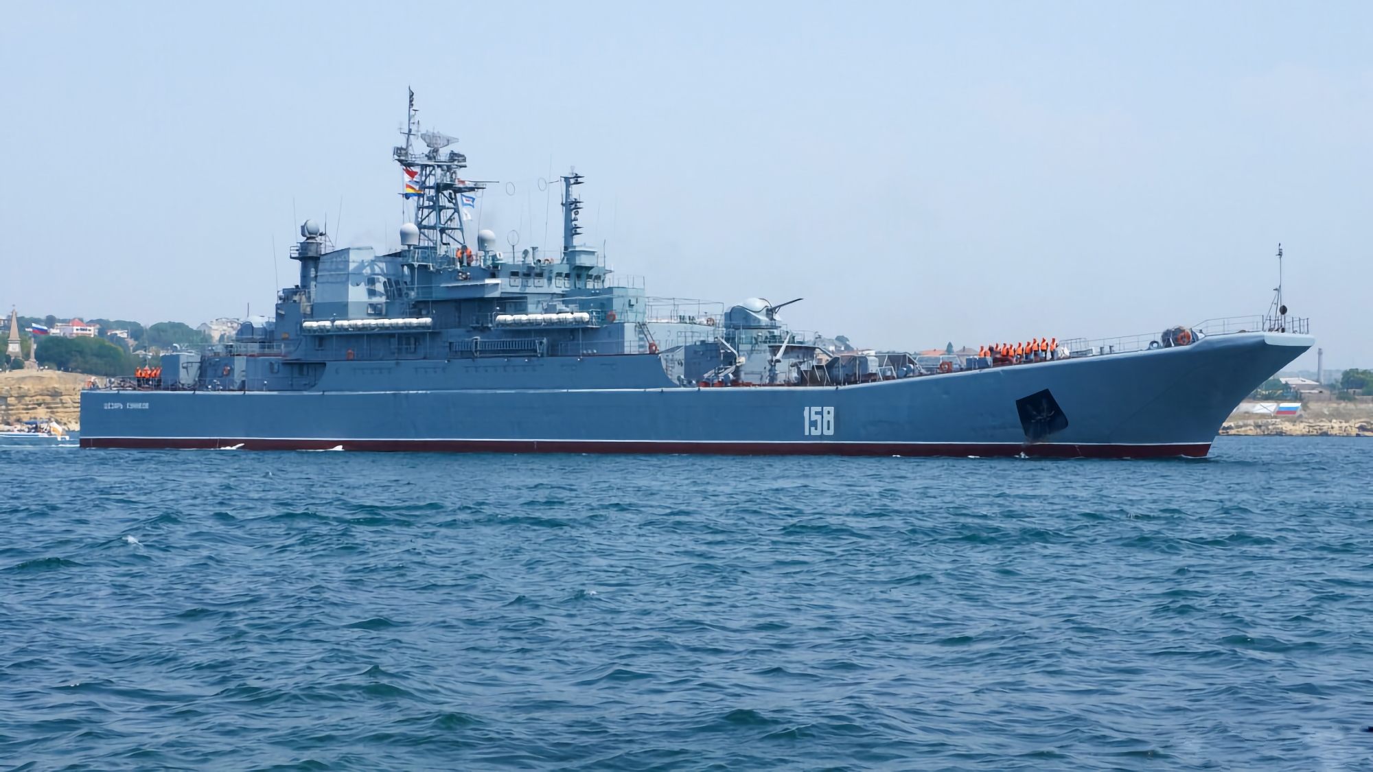 Ukrainska underrättelsetjänsten sänkte det stora ryska landsättningsfartyget Caesar Kunikov med hjälp av en drönare