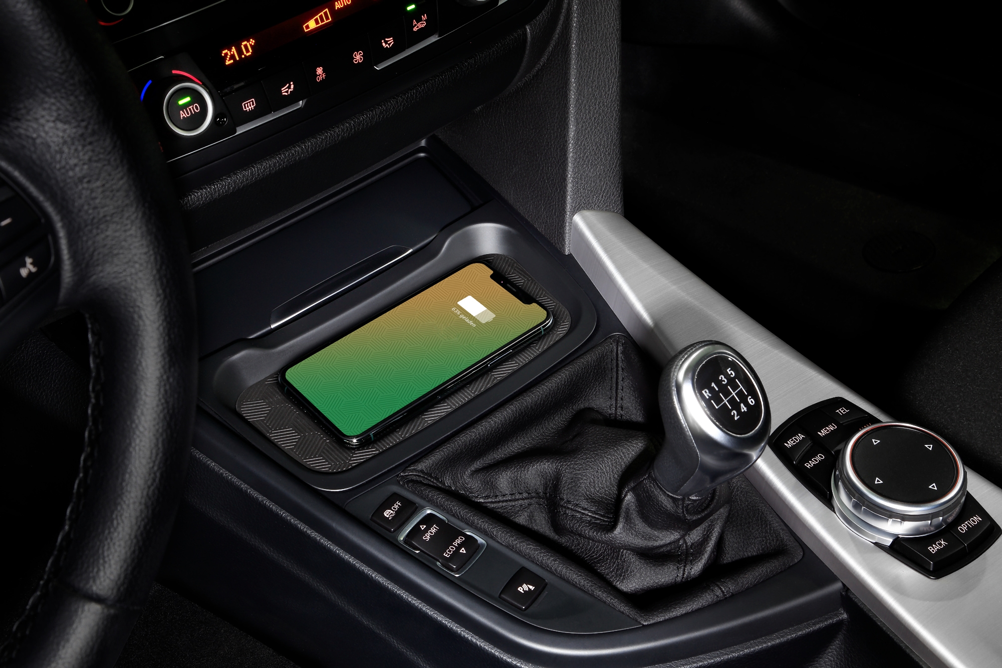 Ett annat problem: trådlös laddning i BMW-bilar inaktiverar NFC-chippet för att Apple Pay ska fungera i iPhone 15