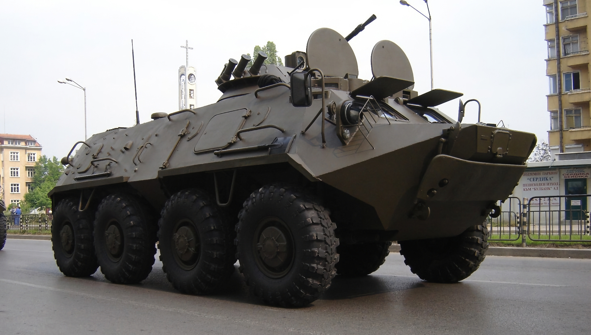 Bulgarien överlämnar 100 utlovade pansarfordon till Ukraina