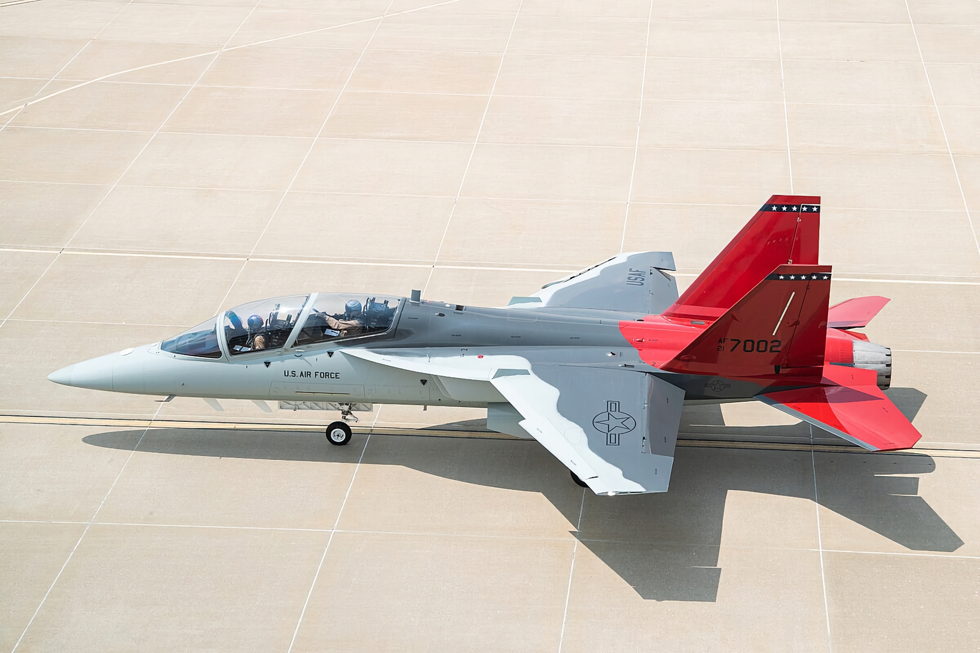För att ersätta F-16 Fighting Falcon: USA vill utveckla ett lätt attackflygplan baserat på Boeing T-7 A Red Hawk-flygplanet