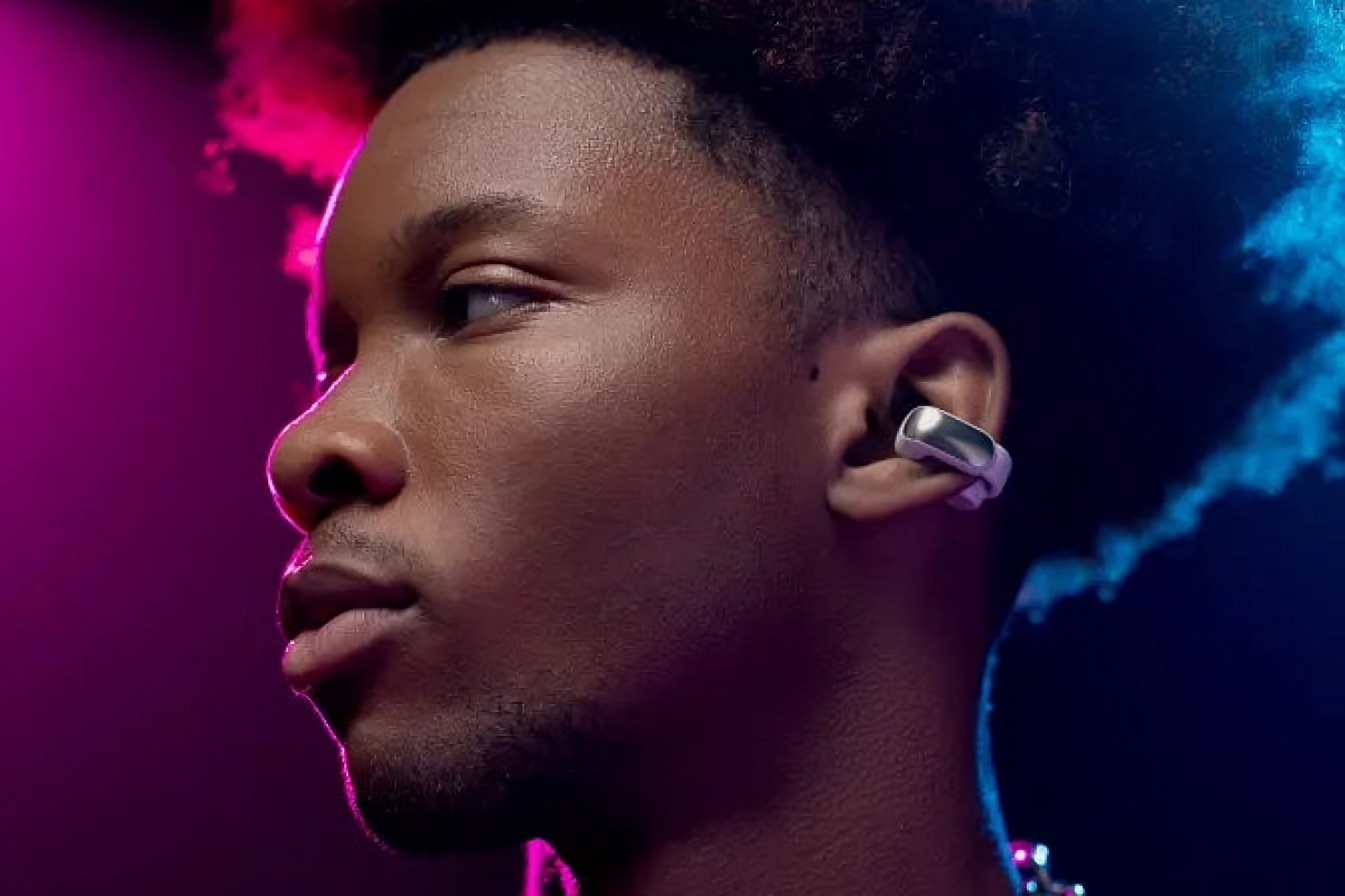 Bose Ultra Open Earbuds med en ovanlig design började säljas i USA för 300 USD