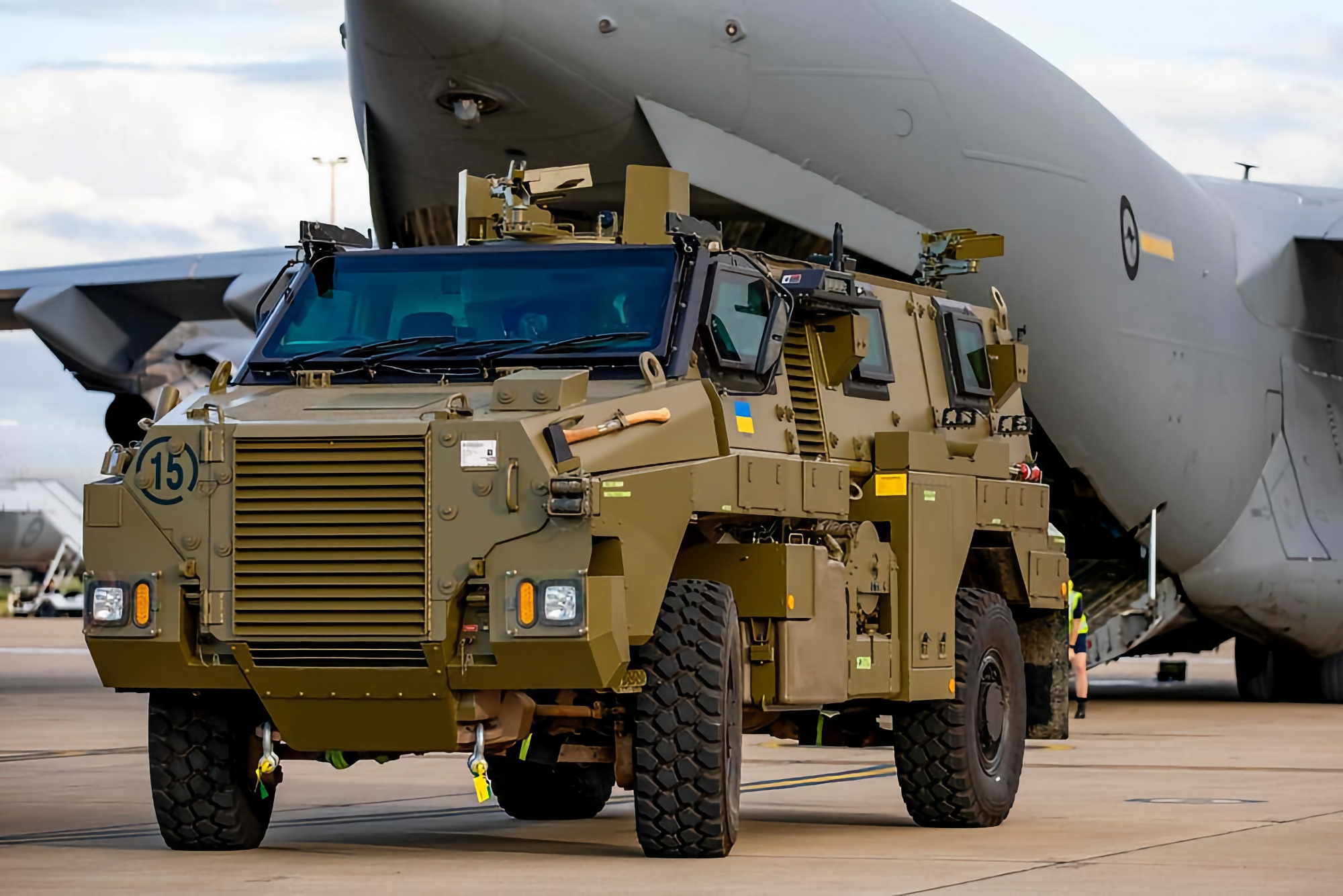 Australien överför en ny omgång Bushmaster pansarfordon till AFU