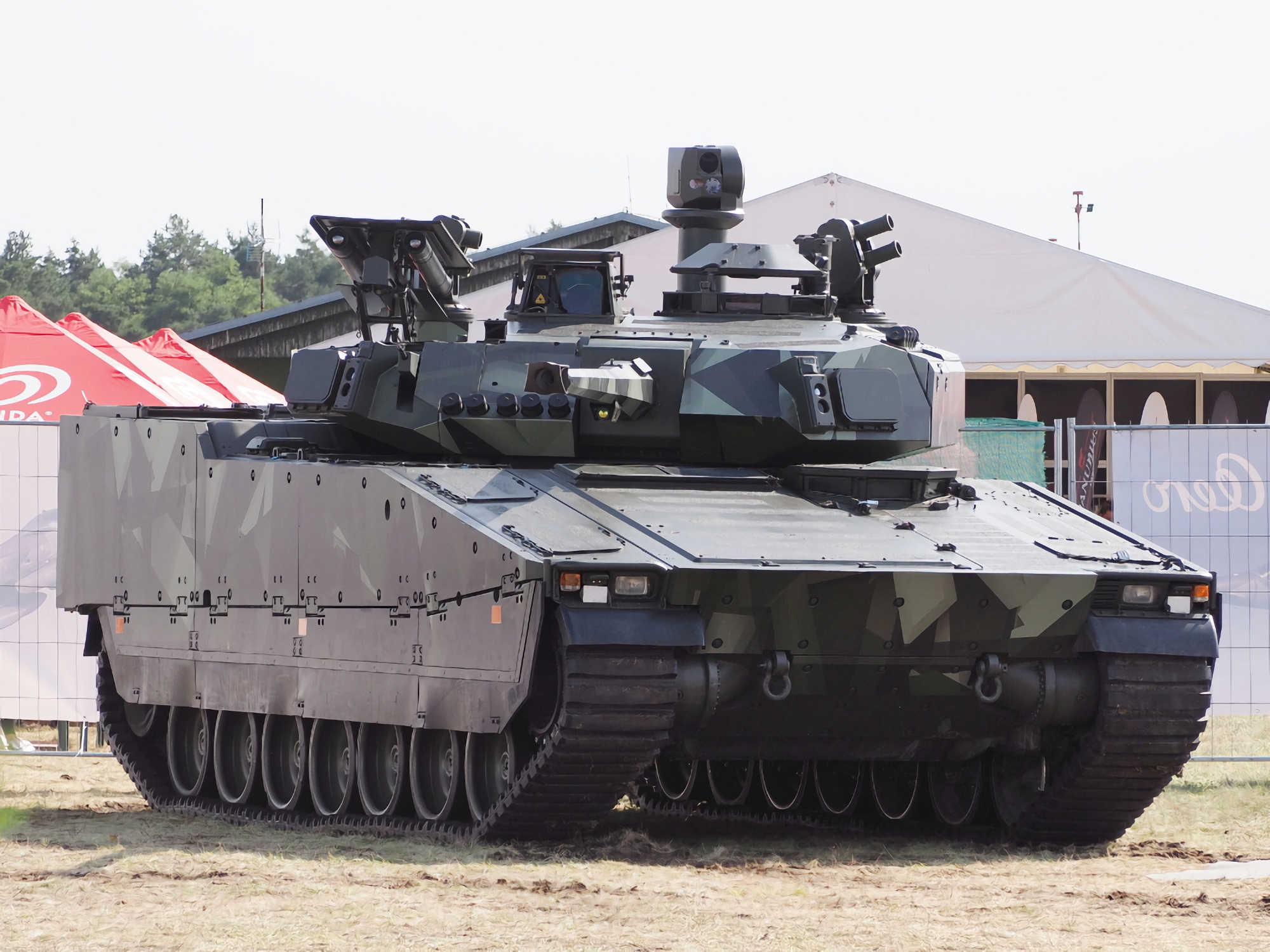 Sverige köper nytt parti CV90 infanteristridsfordon till Ukraina från BAE Systems