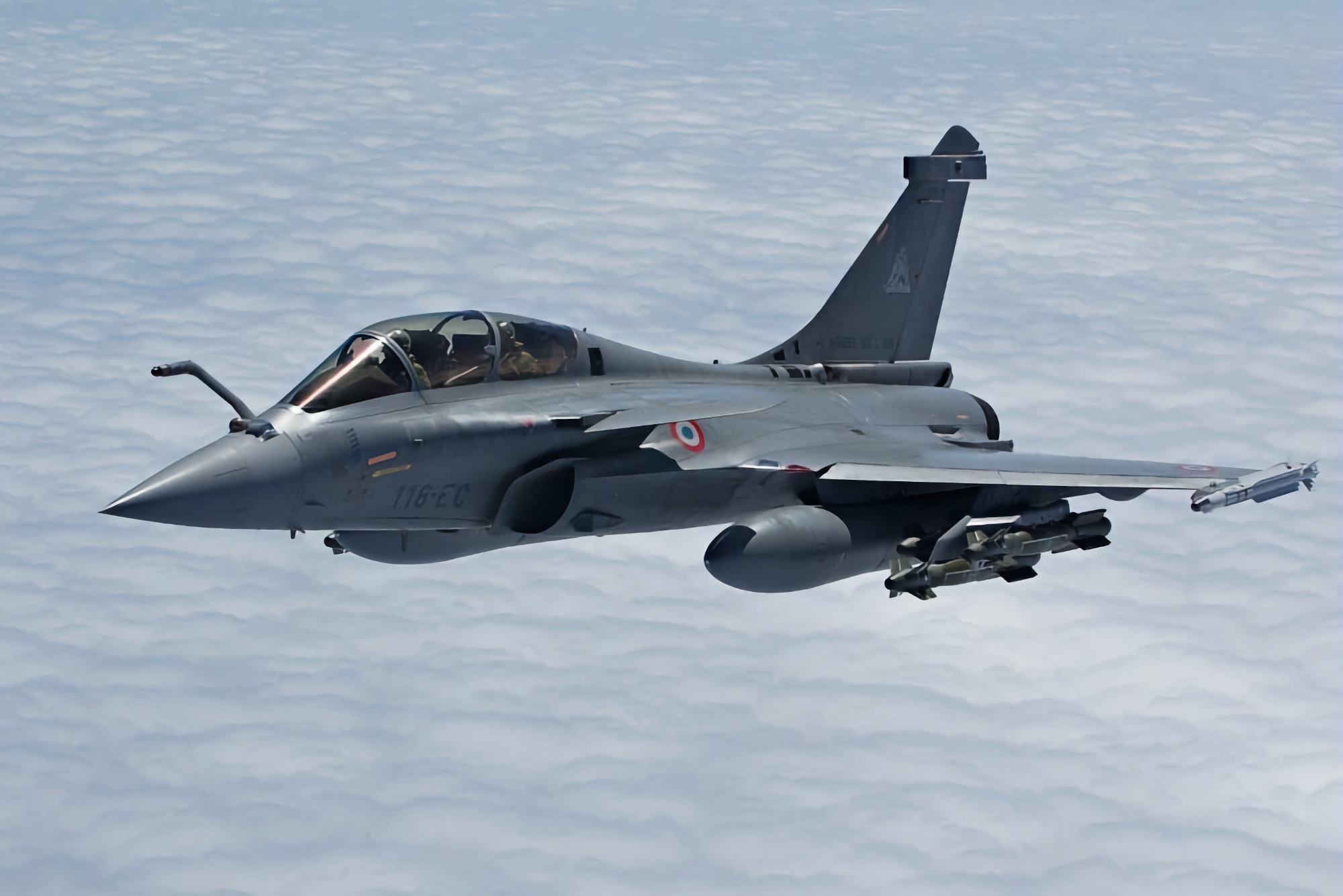 Indien köper 26 stridsflygplan av typen Dassault Rafale och 3 ubåtar av Scorpene-klass från Frankrike