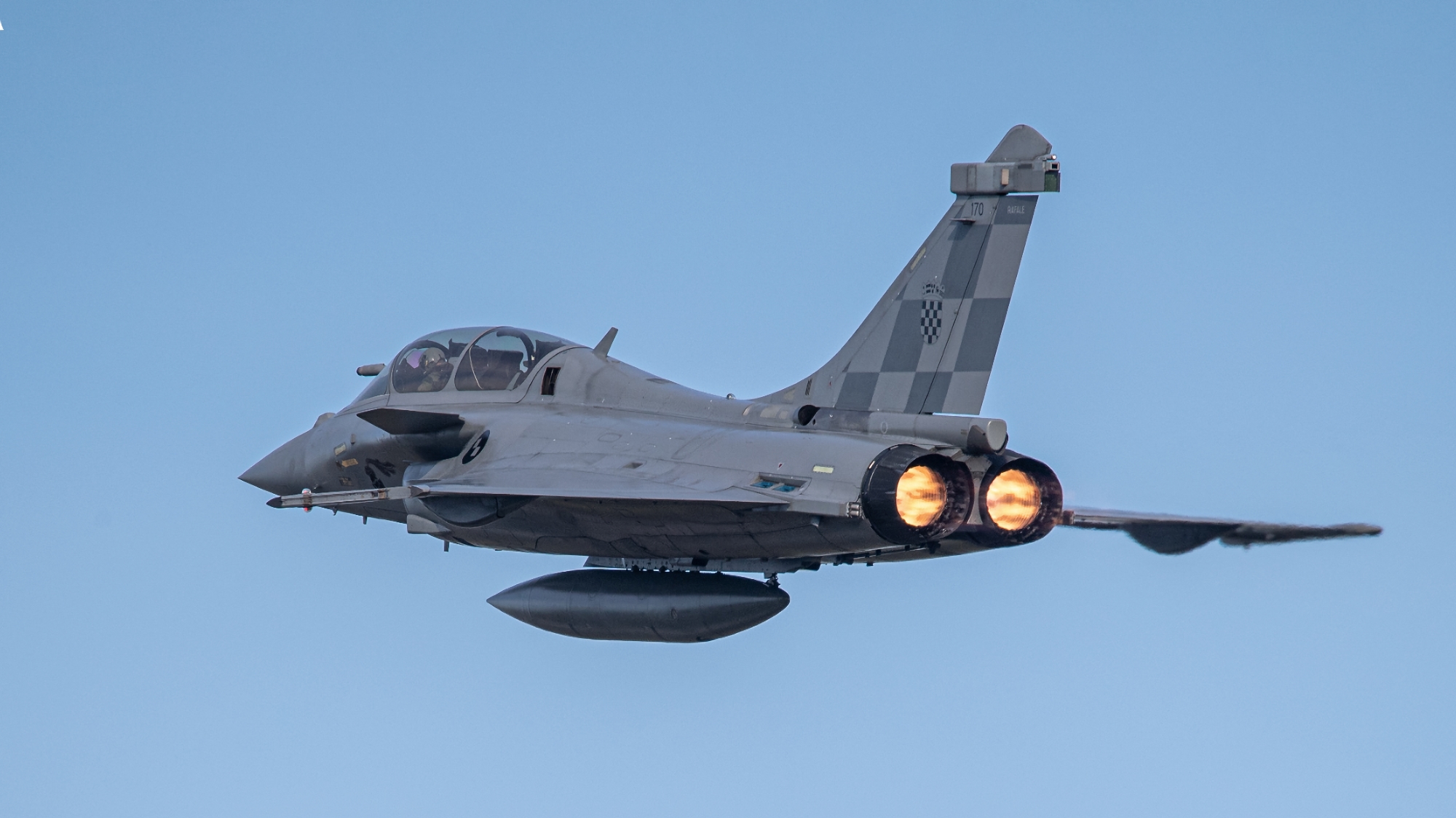 Frankrike överlämnade det första fjärde generationens Dassault Rafale B stridsflygplan till Kroatien