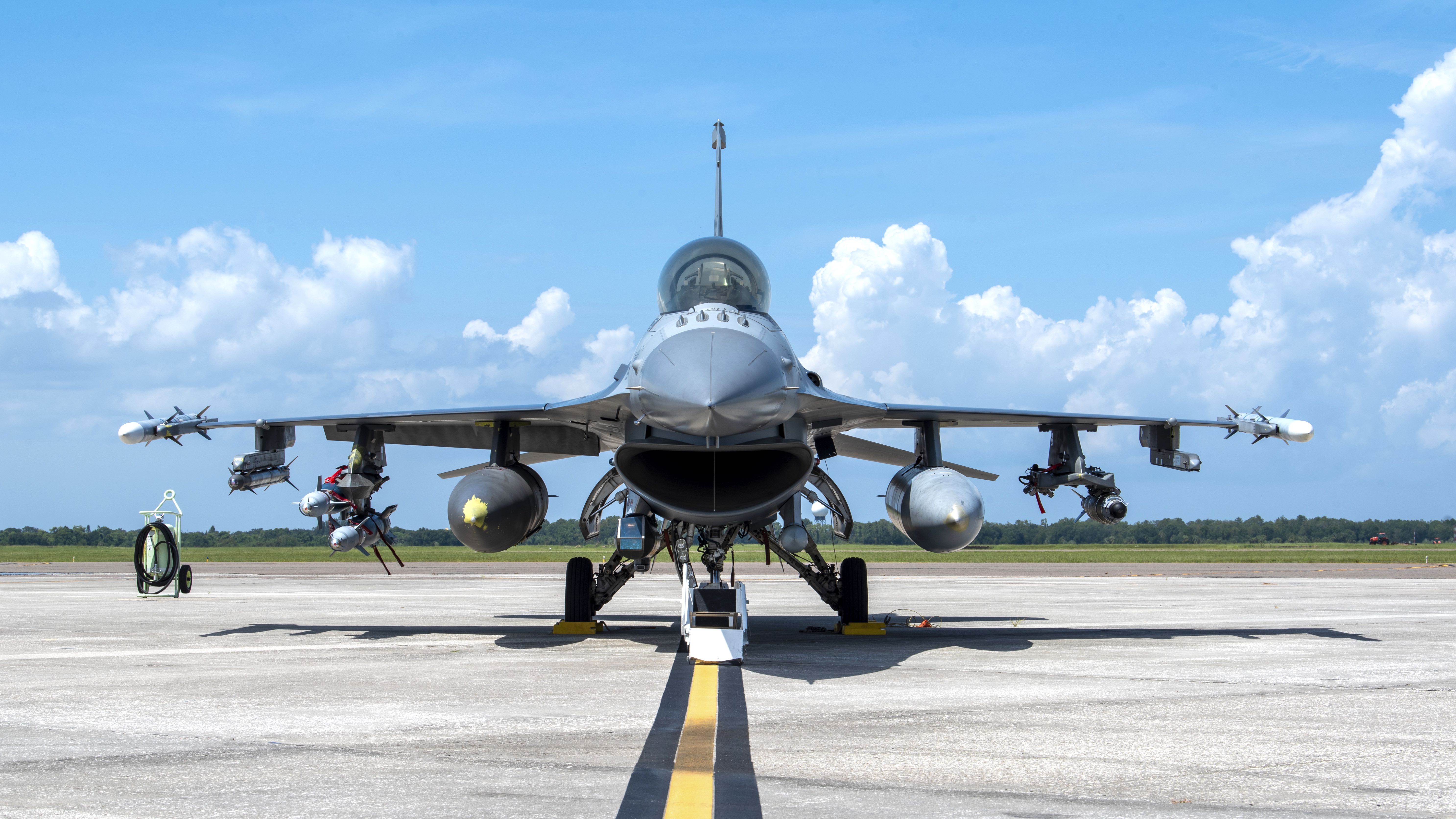 Nederländerna överför vapen till ett värde av 150 miljoner euro för F-16 Fighting Falcon till Ukraina