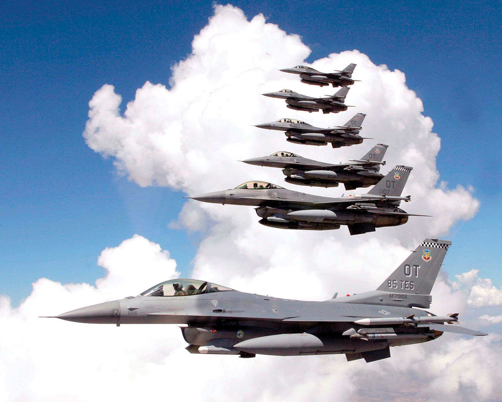 Voice of America: Ukrainska piloter påbörjar utbildning på F-16 Fighting Falcon i sommar, första gruppen på 24