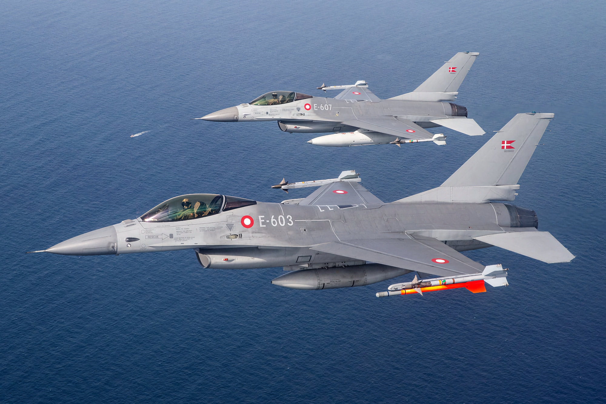 Danmark meddelar när de första F-16 Fighting Falcon-jaktplanen kommer att överlämnas till Ukraina