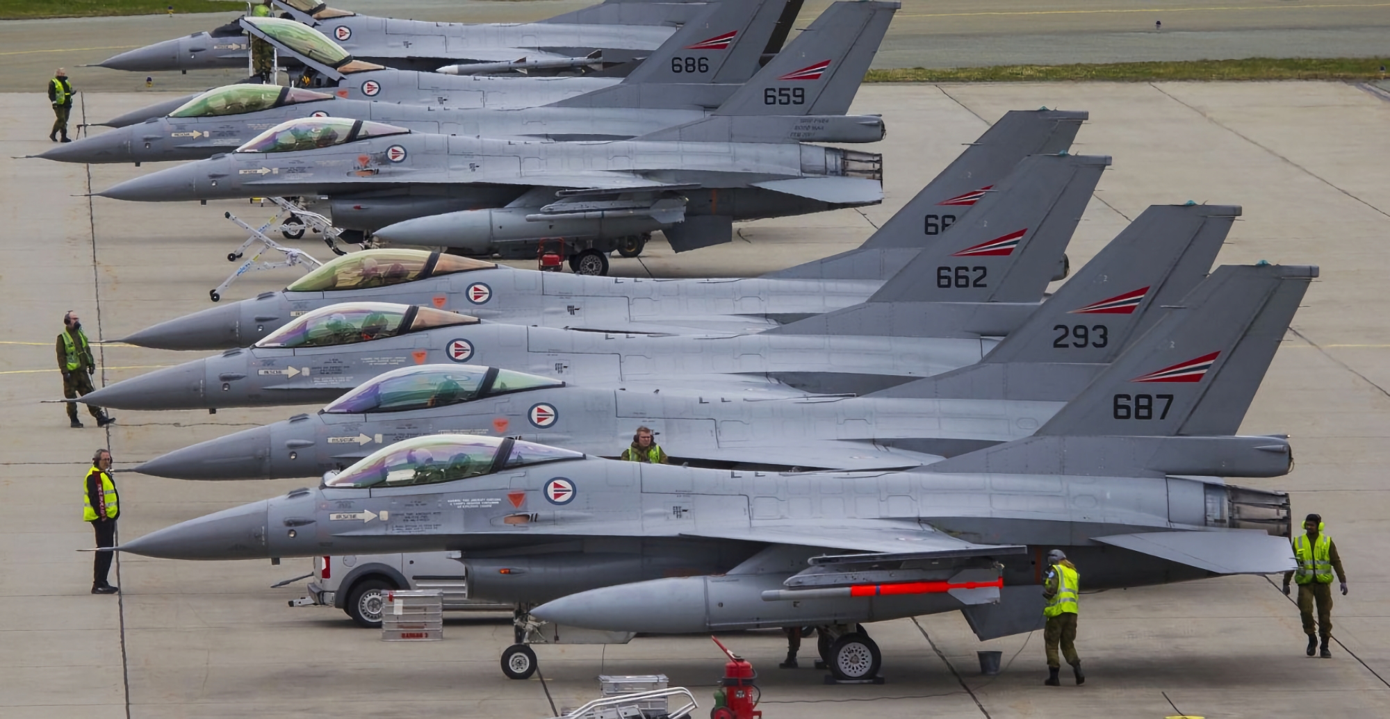 Ukraina kan få nederländska F-16 Fighting Falcon stridsflygplan inom 6 till 8 månader