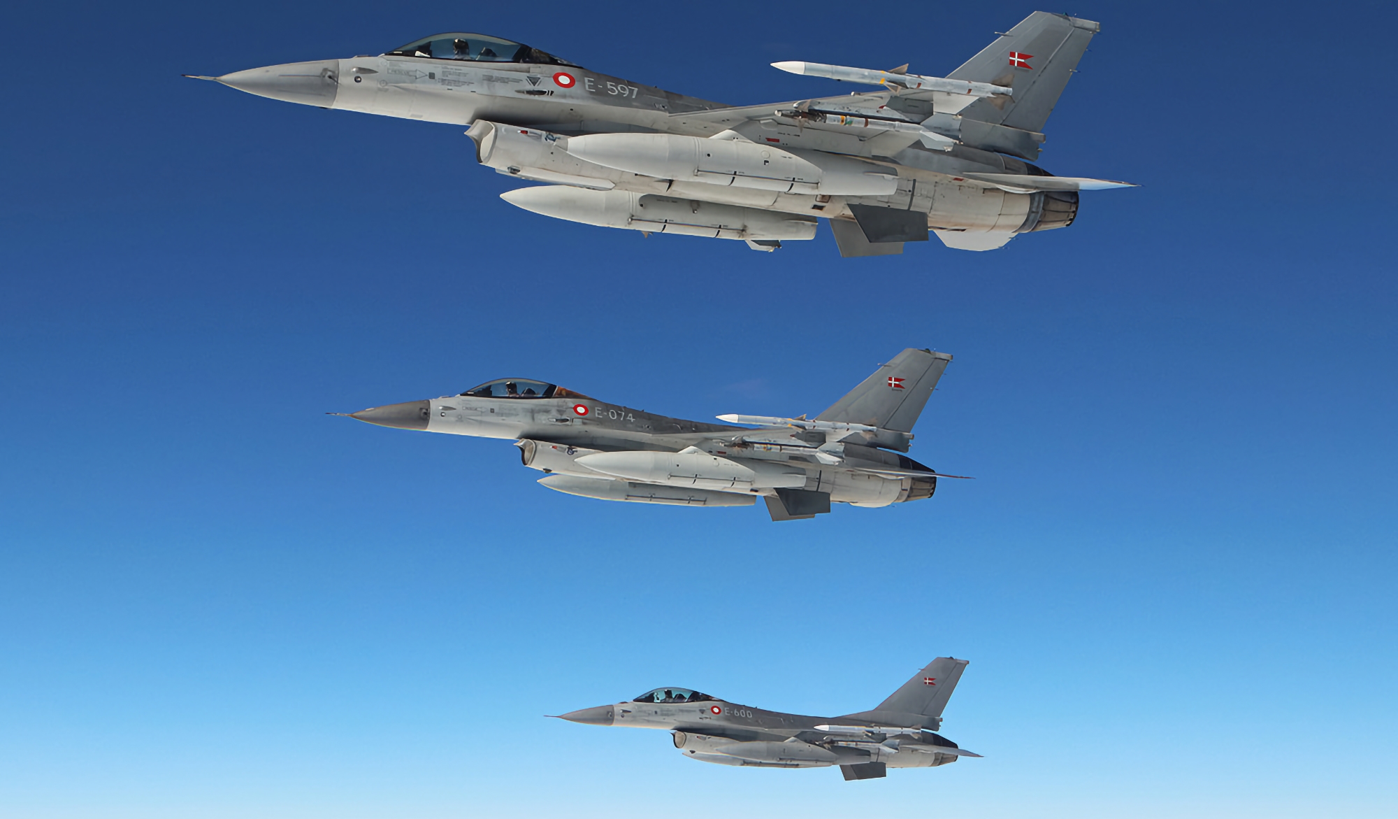 Danmark överlämnar första leveransen av F-16 Fighting Falcon till Ukraina inom en månad