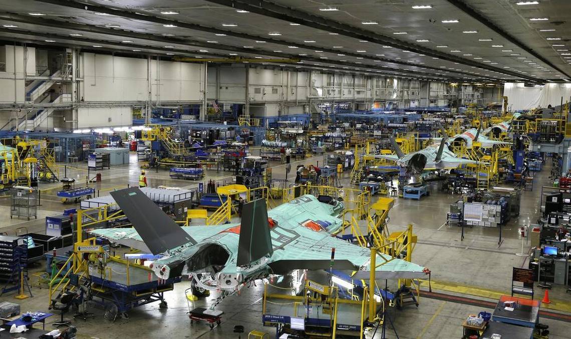 Lockheed Martin har fått nästan 606,8 miljoner dollar för att köpa komponenter till 173 F-35 Lightning II femte generationens stridsflygplan