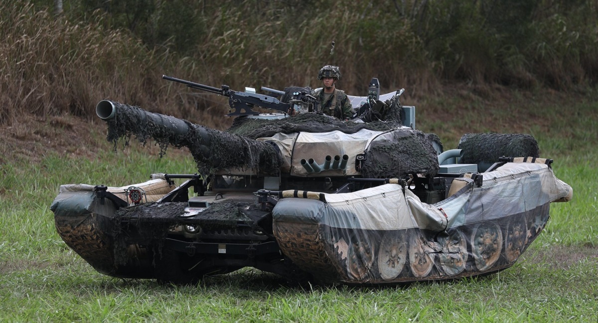 Den amerikanska armén använder modeller av ryska T-72 stridsvagnar baserade på amerikanska Humvee pansarfordon