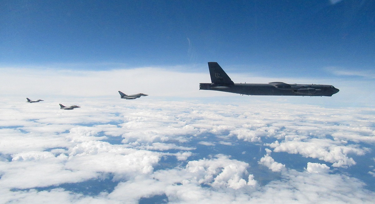 Rafale och Eurofighter Typhoon lyckades genskjuta två amerikanska atombombsplan av typen B-52H Stratofortress i Europa