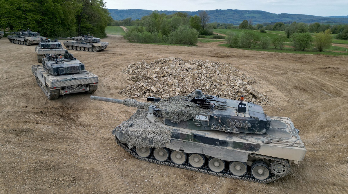 Schweiz kommer att sälja 25 tyska Leopard 2-stridsvagnar till Tyskland på villkor att landet inte levererar dem till Ukrainas väpnade styrkor.