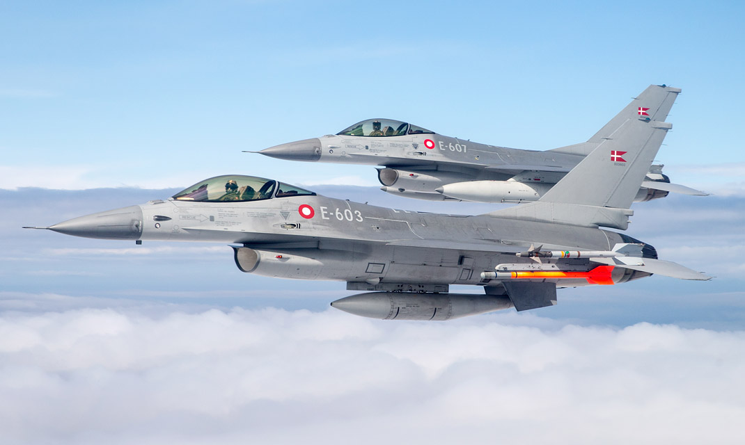 Danmark går med på att överlämna amerikanska F-16 fjärde generationens stridsflygplan till Ukraina, men på ett villkor