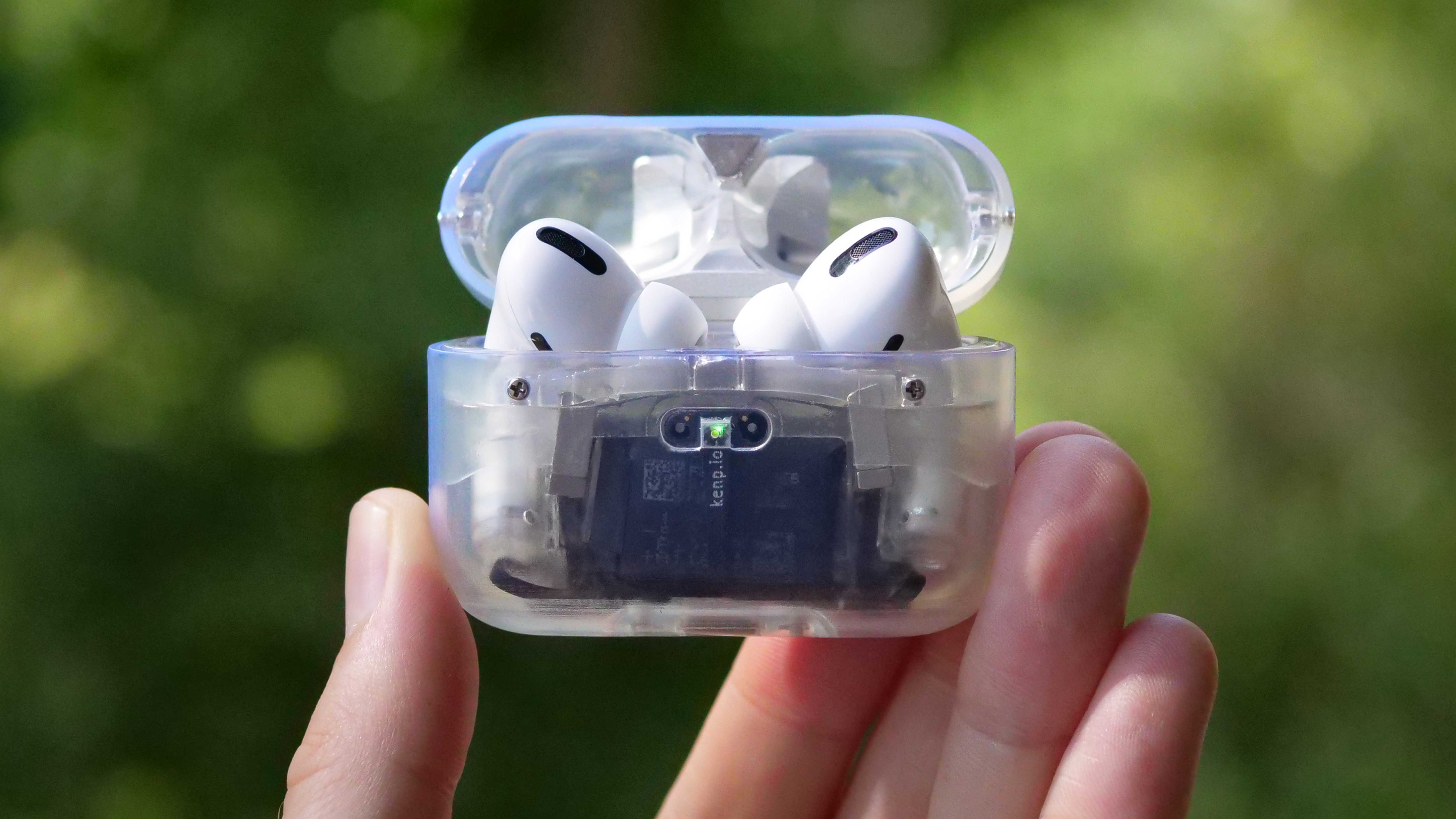 I stil med Nothing: skaparen av den första USB-C iPhone har 3D-printat ett transparent fodral för AirPods Pro