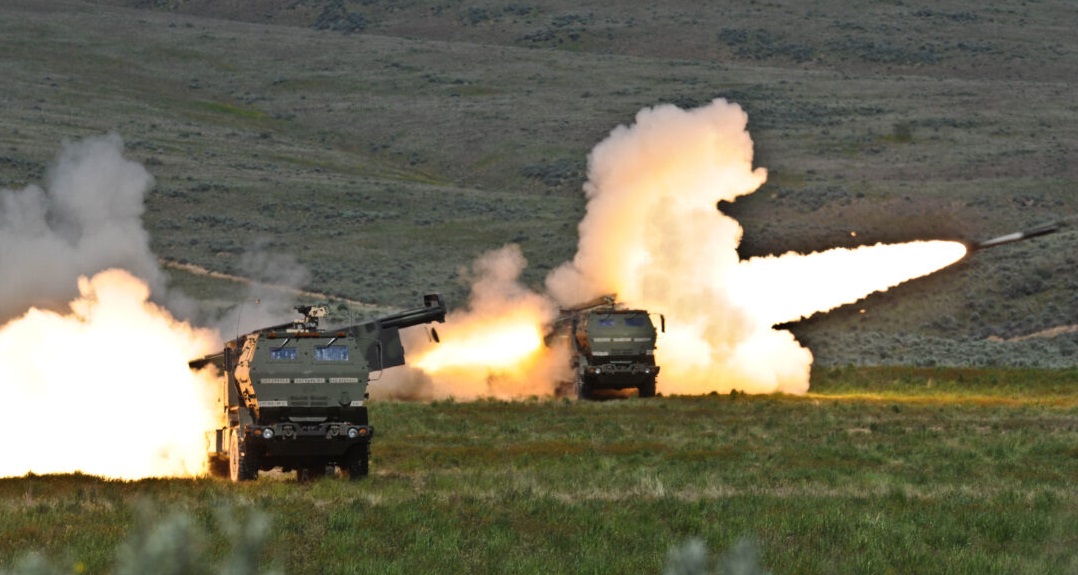 100% framgång - HIMARS förstör fyra ryska Msta-S självgående haubitsar med fyra GMLRS granater