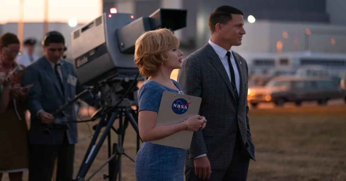 Scarlett Johansson och Channing Tatum simulerar månlandningen i trailern för Fly Me To The Moon