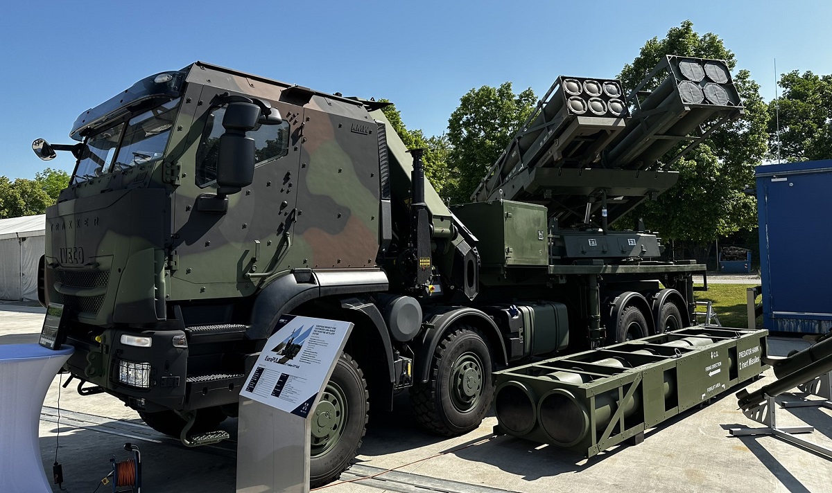 KMW och Elbit visar upp Euro-PULS-systemet på IVECO-chassi med avfyrare för GMLRS M31, Accular, EXTRA, Predator Hawk, NSM och JSF-M-missiler