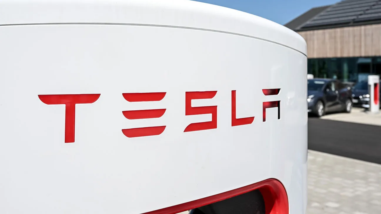 Tesla har sänkt priset på betaversionen av Full Self-Driving till 12 000 dollar