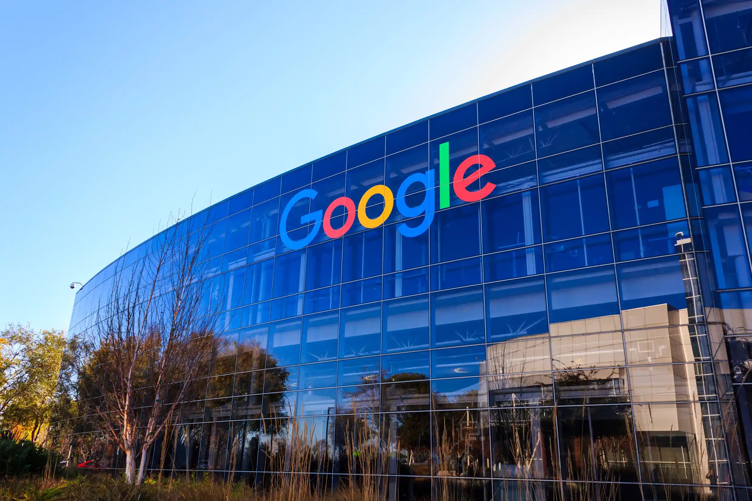 Google måste betala mer än 1 miljon dollar till en anställd som anklagade företaget för könsdiskriminering