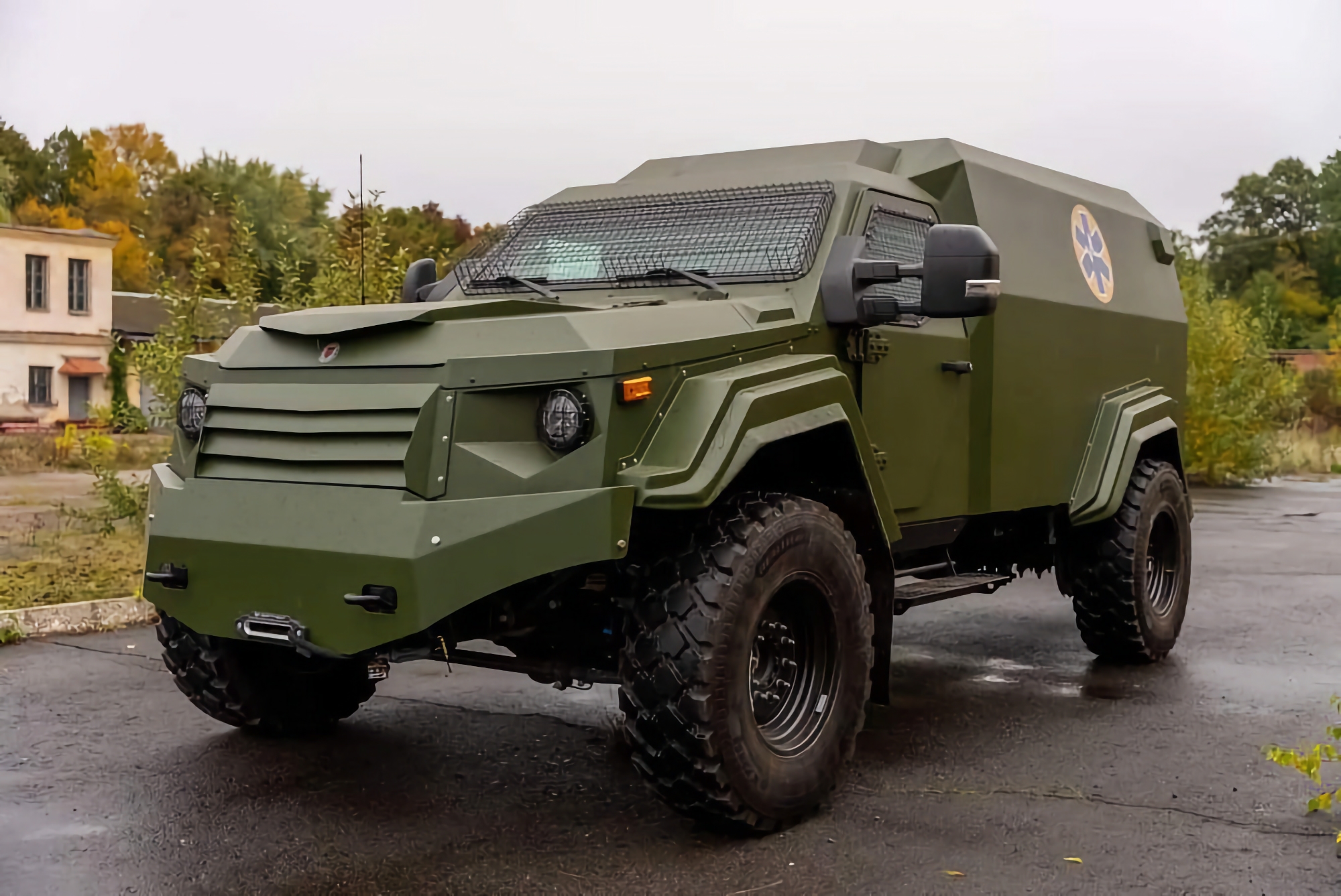 AFU fick ett pansarfordon Gurkha för evakuering av sårade soldater, det är byggt på grundval av Ford F-550 Super Duty