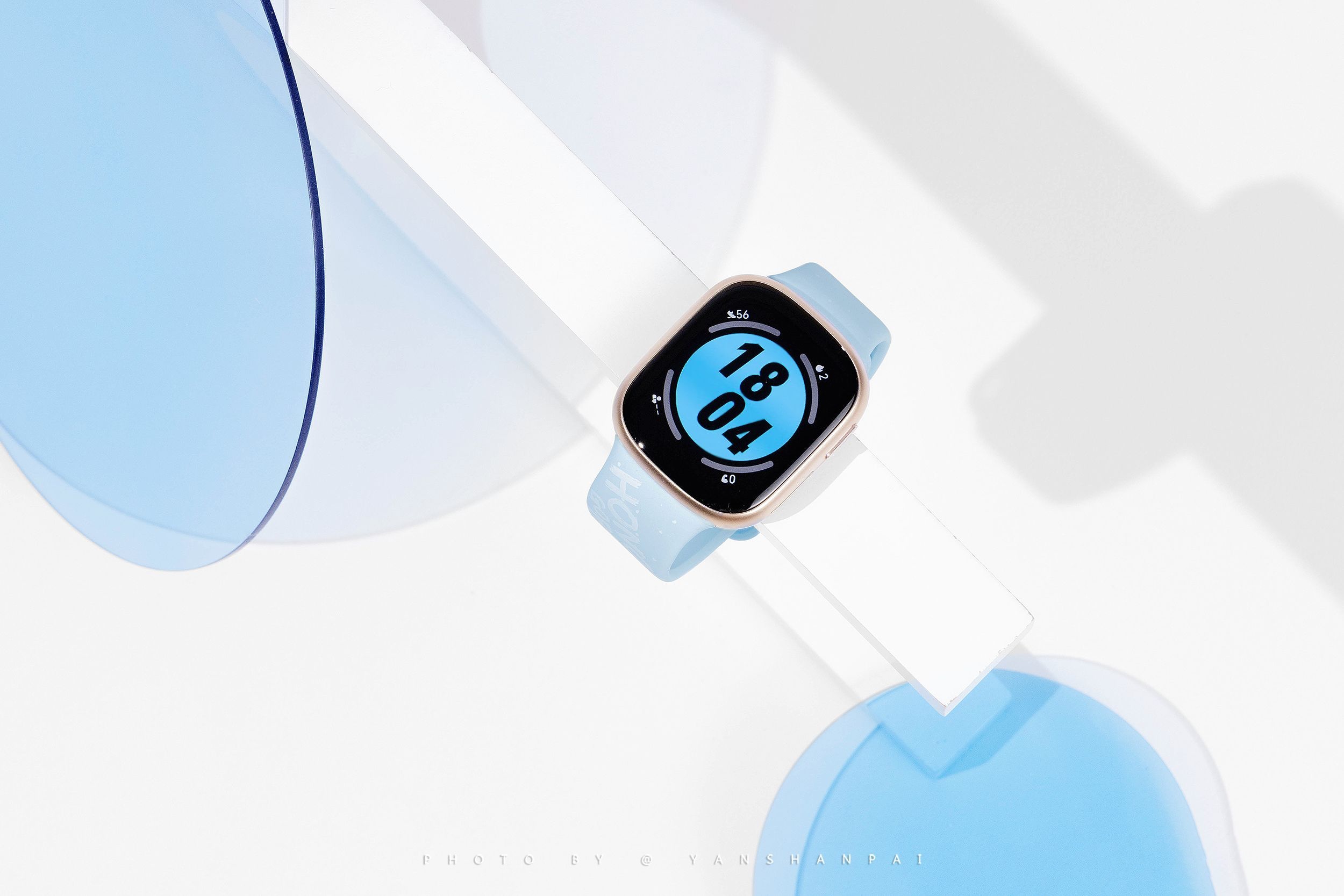 En kopia av Apple Watch: levande bilder av Honor Watch 4 har dykt upp online